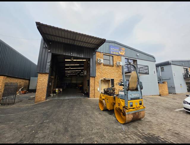 720M² WAREHOUSE TO LET IN RAND LEASE